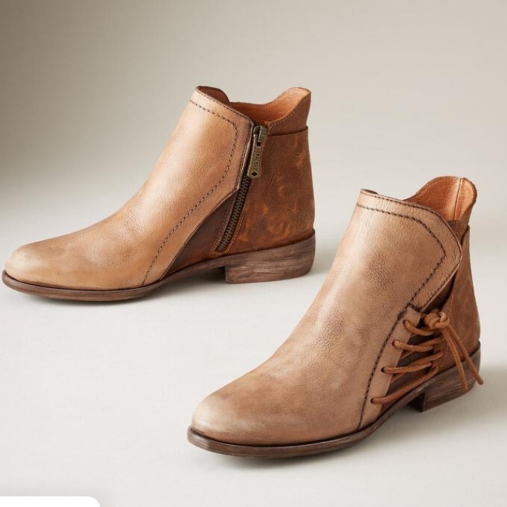 SUNDANCE SALT OF THE EARTH TOOLED LEATHER WESTERN BOOTIES SIZE 7.5